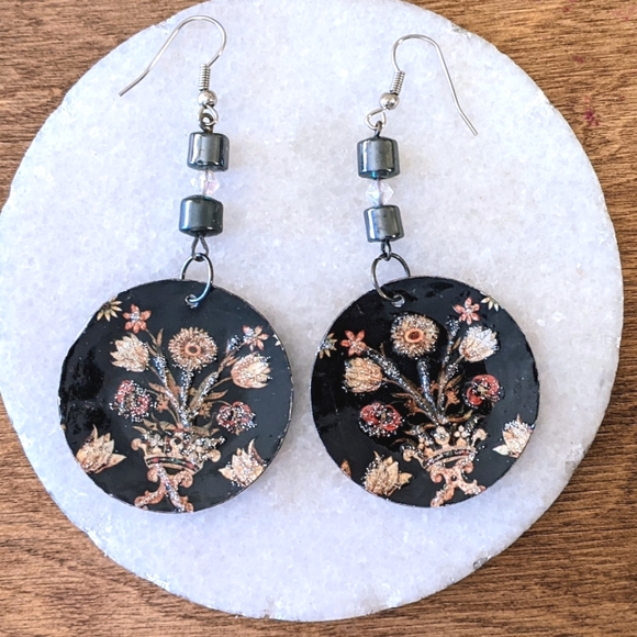 Unique Handmade Metal Bottle Cap Floral Earnings - Picture 4 of 8